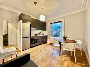 Modern flat-Free parking,4 stops to Paddington